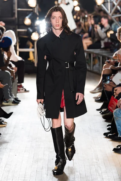 Look 15